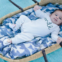 Load image into Gallery viewer, &quot;Halona&quot; baby booties
