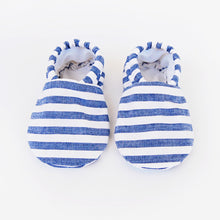 Load image into Gallery viewer, &quot;Classic&quot; baby booties
