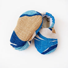 Load image into Gallery viewer, &quot;Ocean&quot; baby booties
