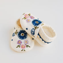 Load image into Gallery viewer, &quot;Dottie&quot; baby booties

