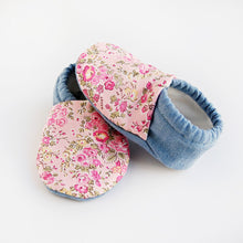 Load image into Gallery viewer, &quot;Pearl&quot; baby booties
