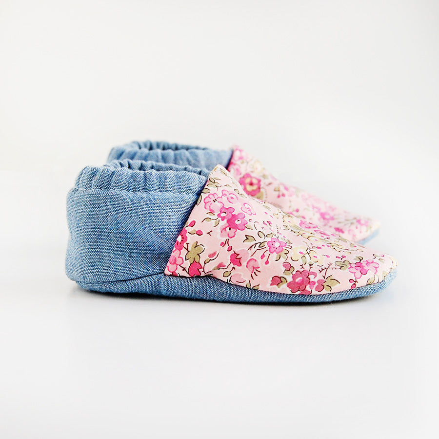 "Pearl" baby booties