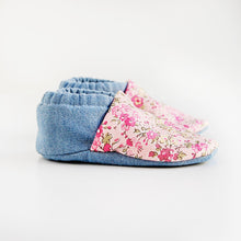 Load image into Gallery viewer, &quot;Pearl&quot; baby booties
