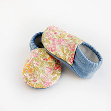 Load image into Gallery viewer, &quot;Prairie&quot; baby booties
