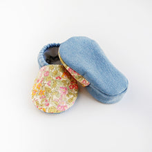 Load image into Gallery viewer, &quot;Prairie&quot; baby booties
