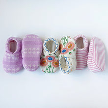 Load image into Gallery viewer, &quot;Lila&quot; baby booties
