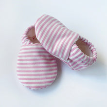 Load image into Gallery viewer, &quot;Kate&quot; baby booties
