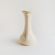 Load image into Gallery viewer, USA Vintage Pottery
