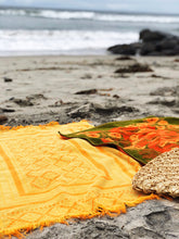 Load image into Gallery viewer, &quot;Ca. Poppy&quot; Vintage Towel
