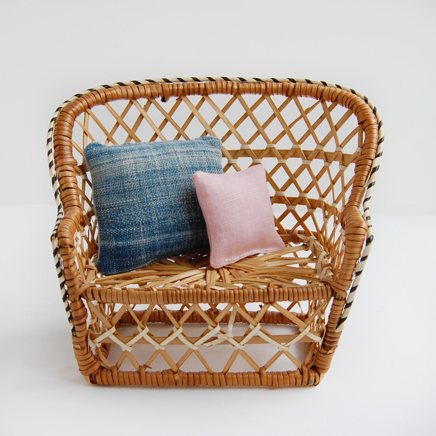 "Love Seat" Vintage Peacock Chair Style Couch/Plant Stand