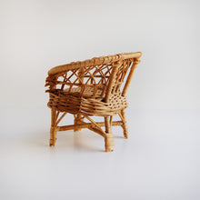 Load image into Gallery viewer, Vintage Wicker Love Seat

