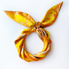 Load image into Gallery viewer, &quot;Suzy&quot; vintage Vera scarf
