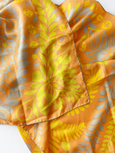 Load image into Gallery viewer, &quot;Suzy&quot; vintage Vera scarf
