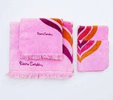 Load image into Gallery viewer, &quot;Pierre Cardin&quot; vintage MCM bath towel set
