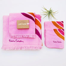 Load image into Gallery viewer, &quot;Pierre Cardin&quot; vintage MCM bath towel set
