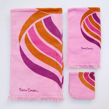 Load image into Gallery viewer, &quot;Pierre Cardin&quot; vintage MCM bath towel set
